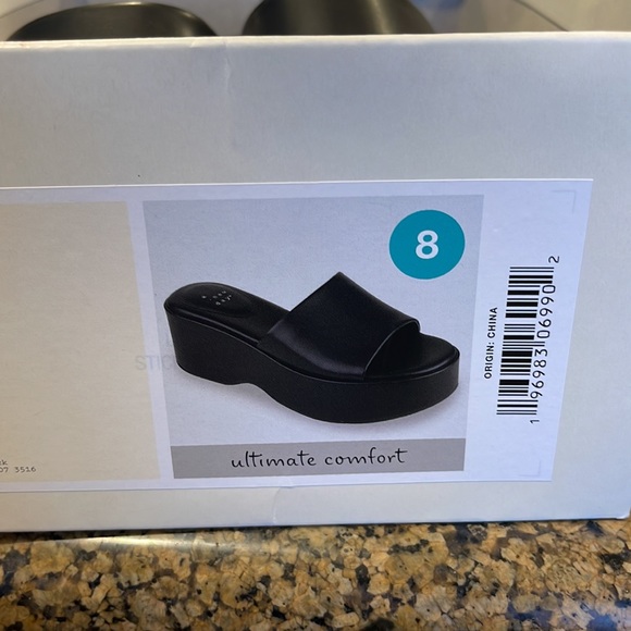 A New Day Black Wynona Platform Sandals - Picture 8 of 10